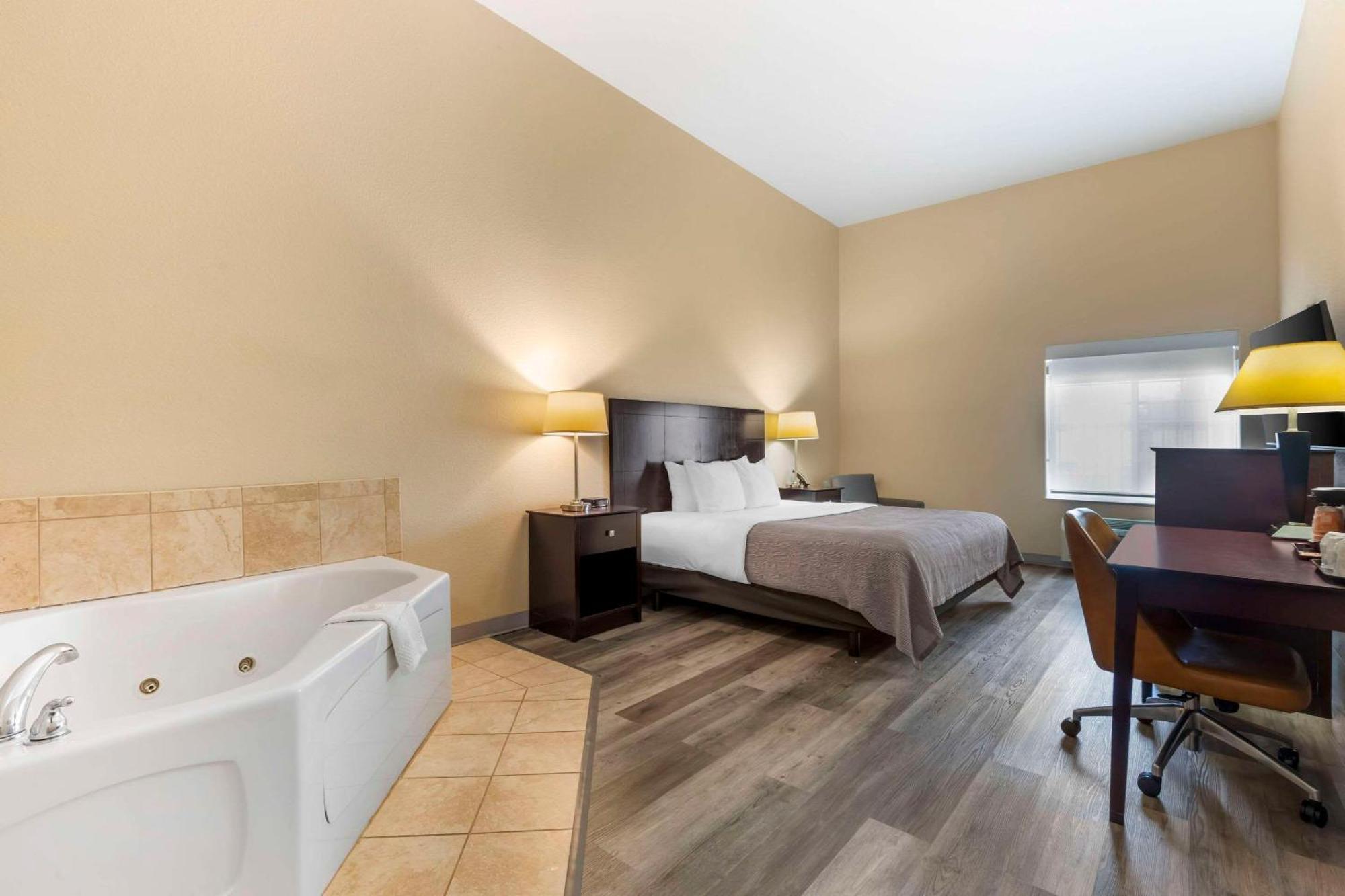 Quality And Hotel 2*